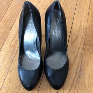 Black pumps size 8